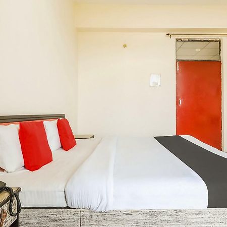 Capital O 60233 Brij Ki Rasoi Deluxe Hotel Lucknow Bagian luar foto