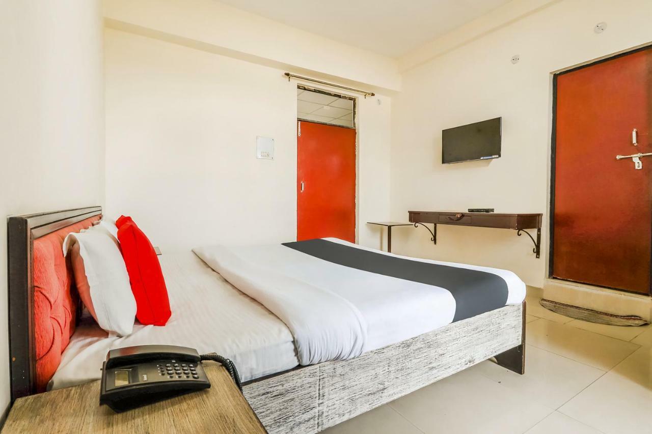 Capital O 60233 Brij Ki Rasoi Deluxe Hotel Lucknow Bagian luar foto