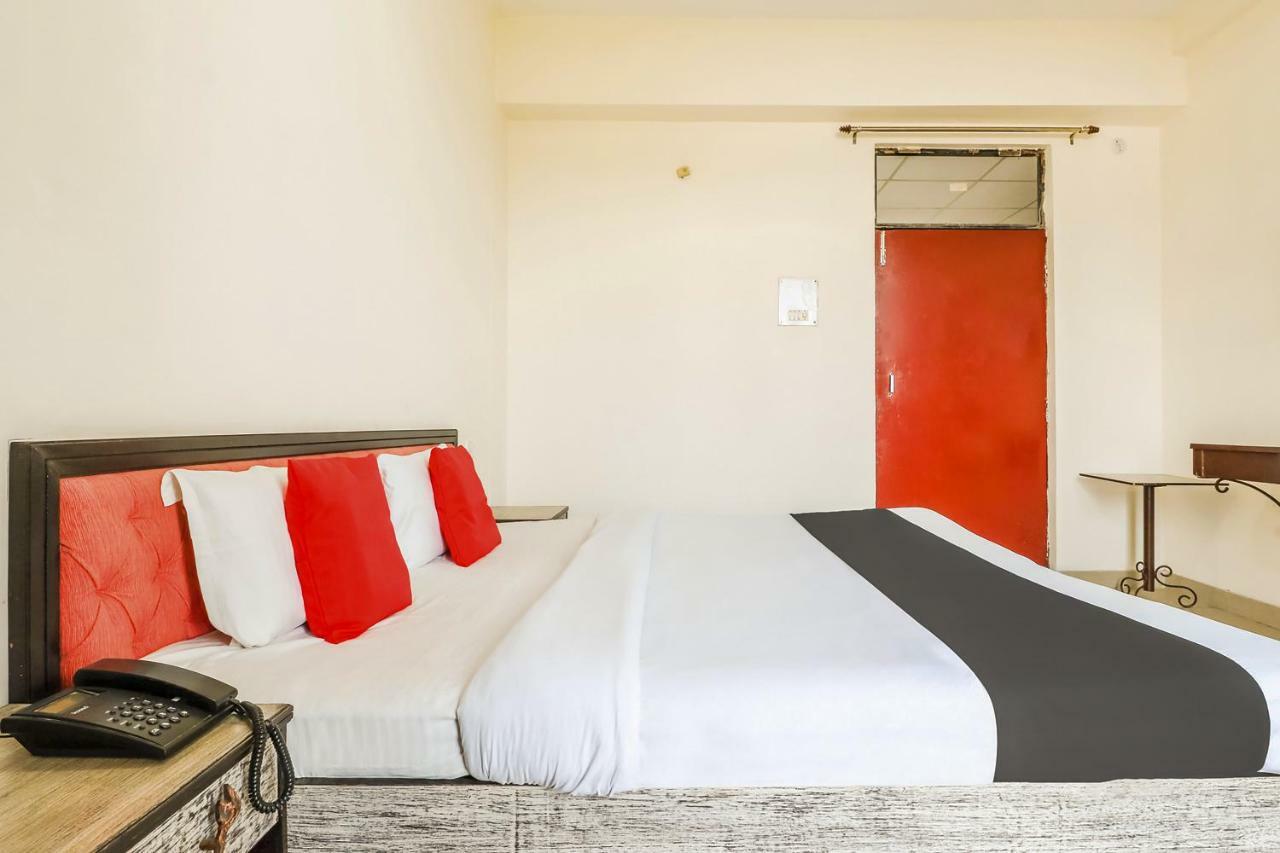 Capital O 60233 Brij Ki Rasoi Deluxe Hotel Lucknow Bagian luar foto