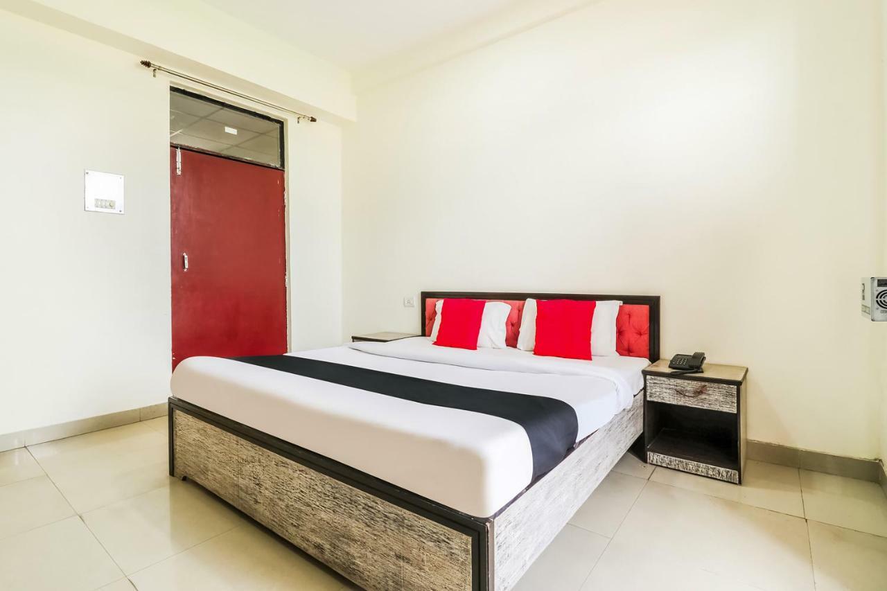 Capital O 60233 Brij Ki Rasoi Deluxe Hotel Lucknow Bagian luar foto