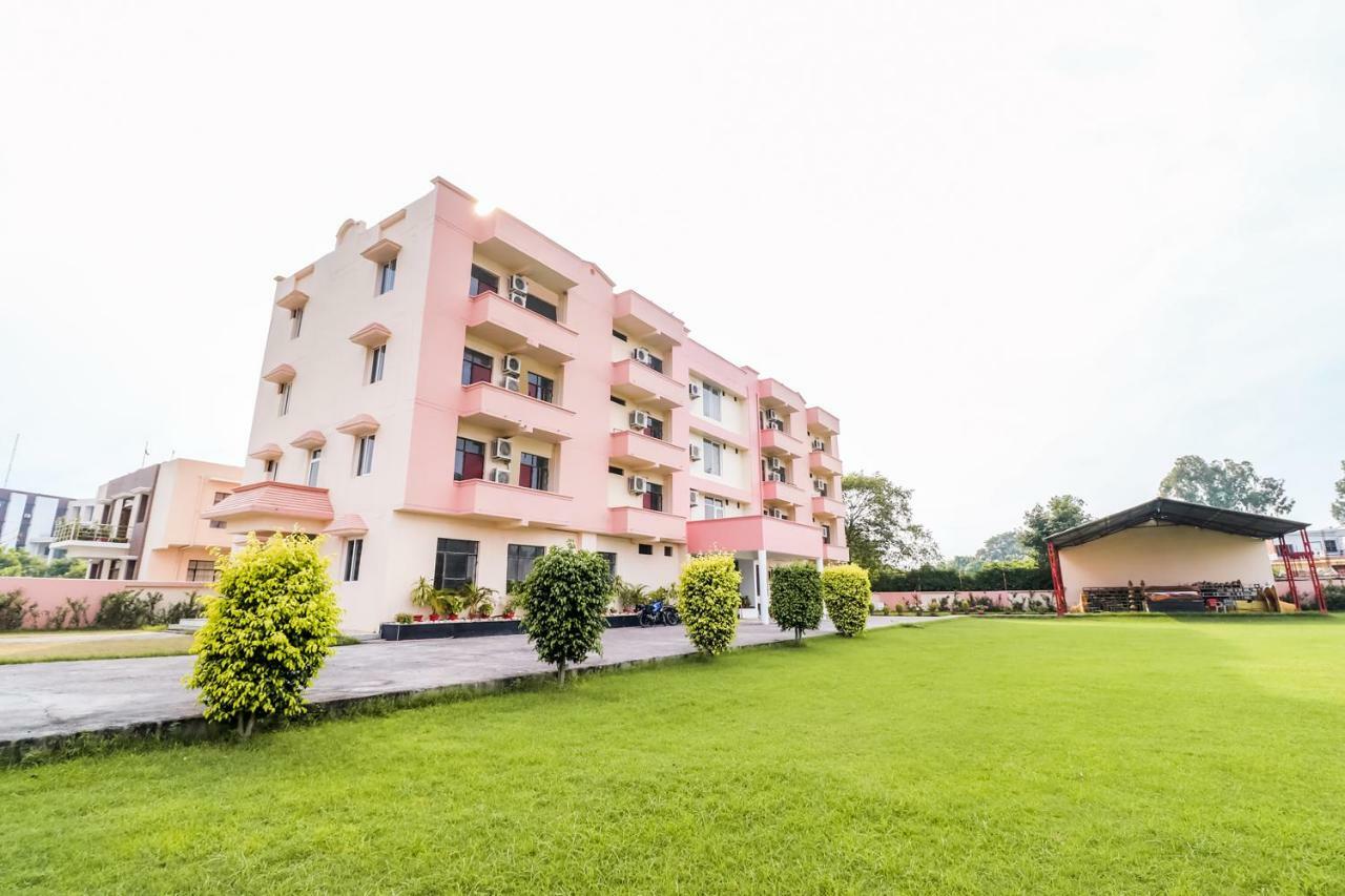 Capital O 60233 Brij Ki Rasoi Deluxe Hotel Lucknow Bagian luar foto