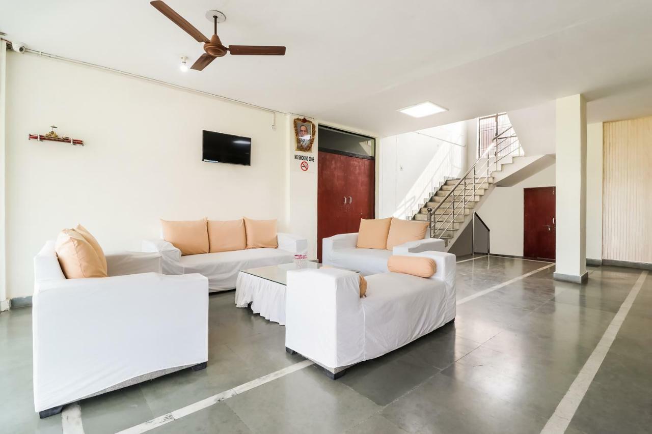 Capital O 60233 Brij Ki Rasoi Deluxe Hotel Lucknow Bagian luar foto