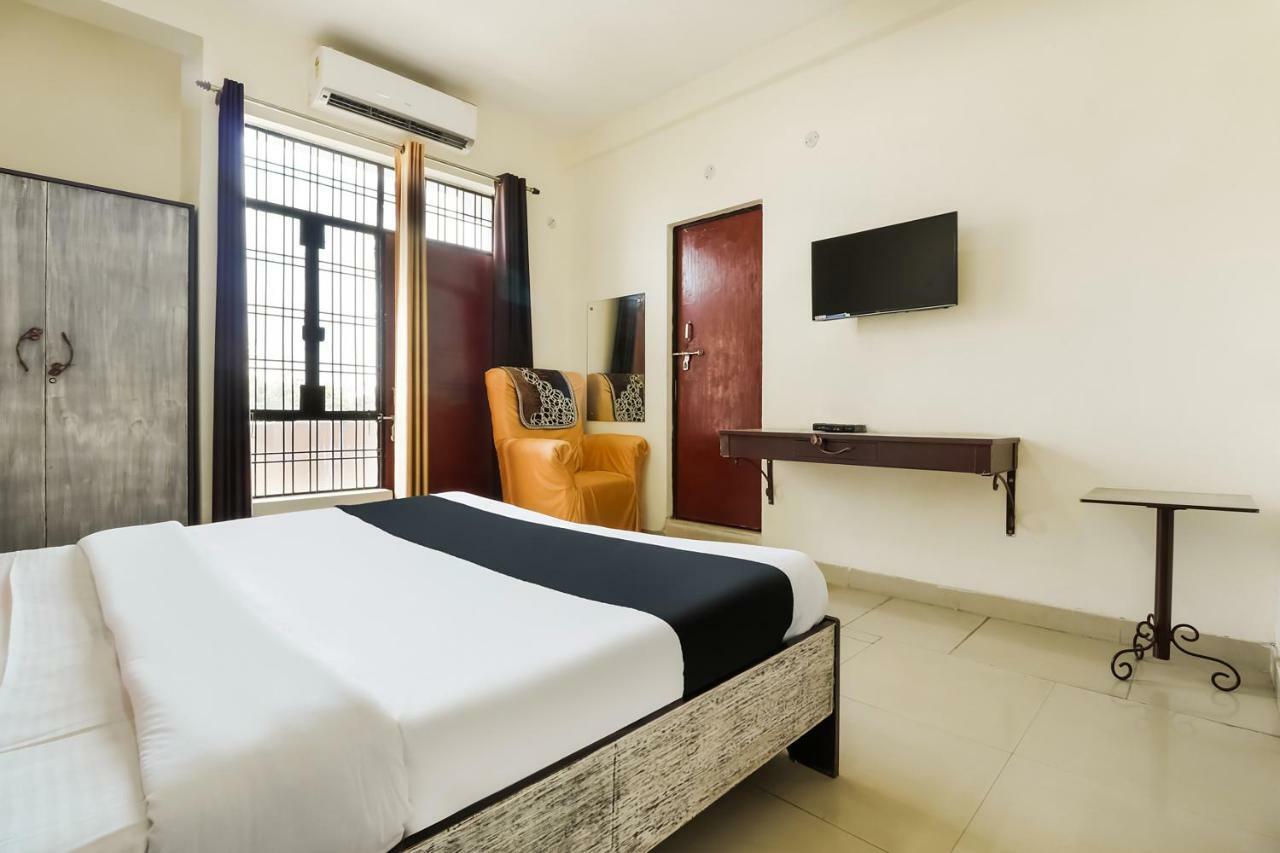 Capital O 60233 Brij Ki Rasoi Deluxe Hotel Lucknow Bagian luar foto