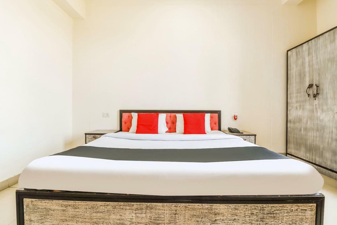 Capital O 60233 Brij Ki Rasoi Deluxe Hotel Lucknow Bagian luar foto