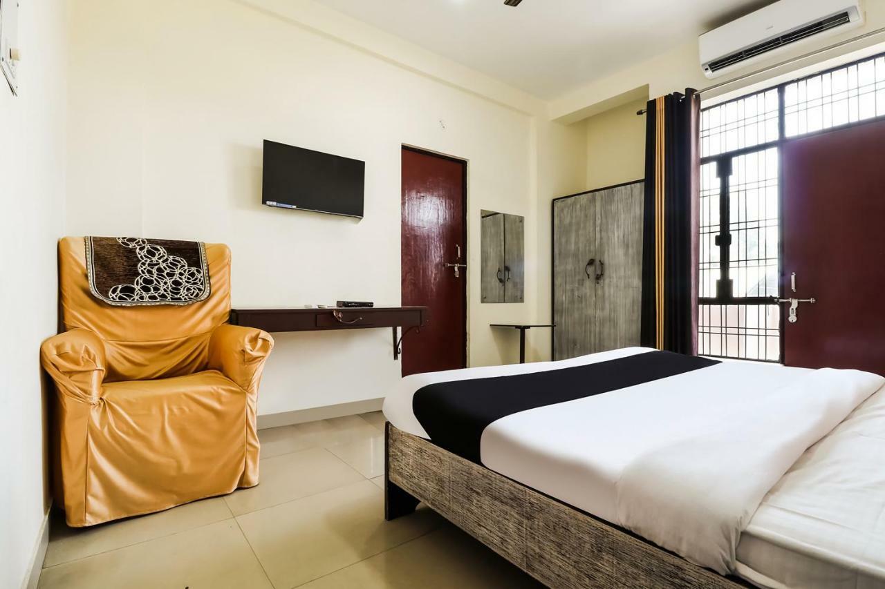 Capital O 60233 Brij Ki Rasoi Deluxe Hotel Lucknow Bagian luar foto