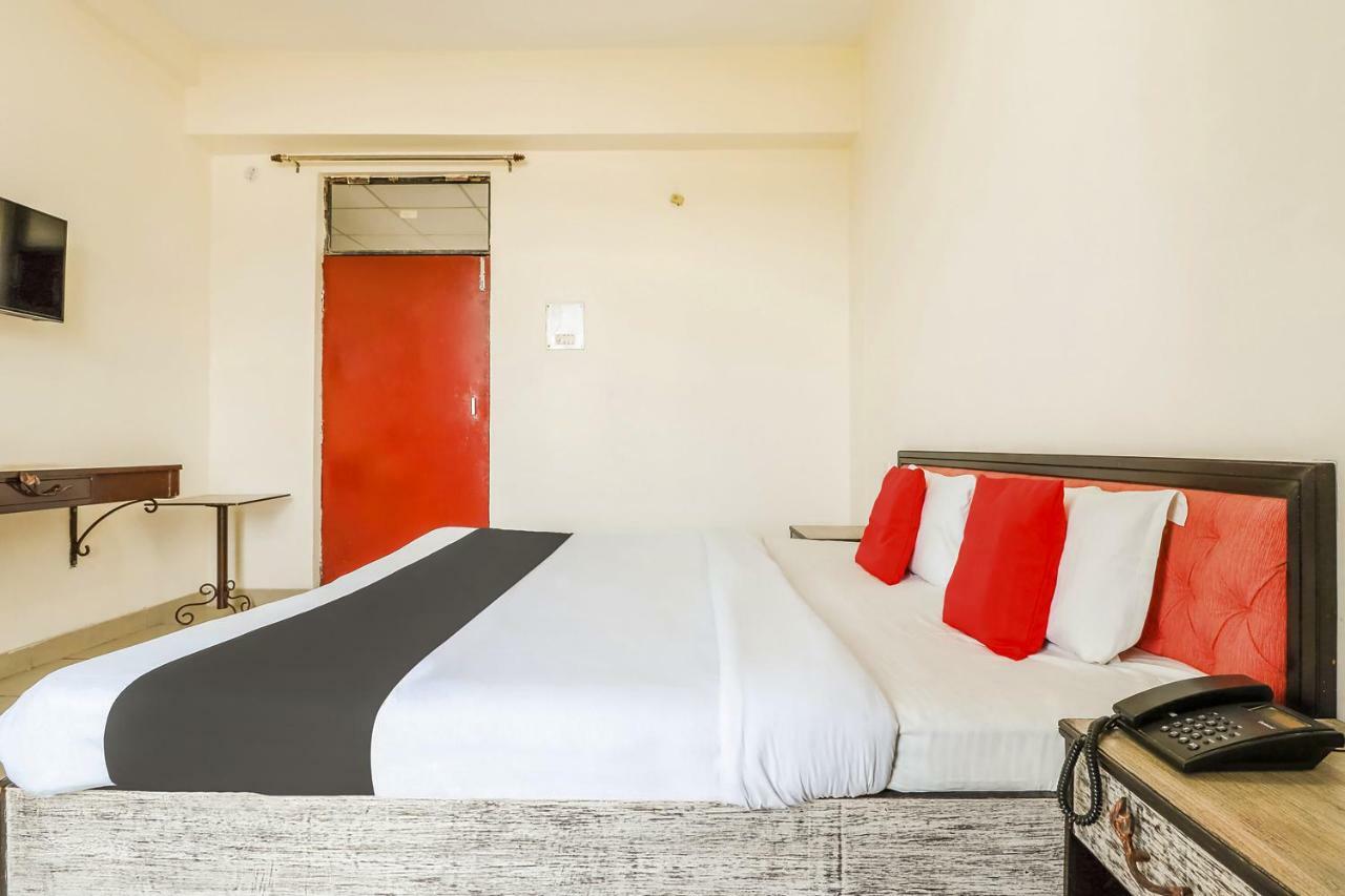 Capital O 60233 Brij Ki Rasoi Deluxe Hotel Lucknow Bagian luar foto