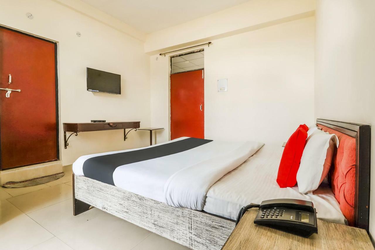 Capital O 60233 Brij Ki Rasoi Deluxe Hotel Lucknow Bagian luar foto