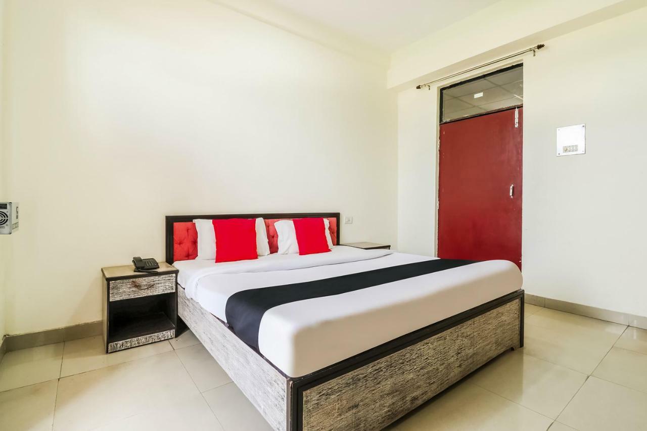 Capital O 60233 Brij Ki Rasoi Deluxe Hotel Lucknow Bagian luar foto
