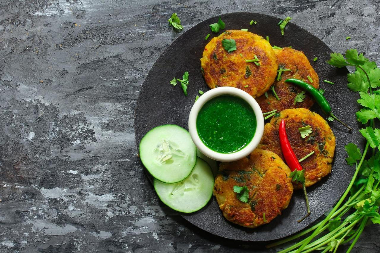 Capital O 60233 Brij Ki Rasoi Deluxe Hotel Lucknow Bagian luar foto